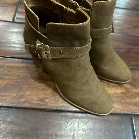 Aldo Urionia Camel Almond Toe Ankle Suede Booties Gold Buckle - Picture 5 of 8